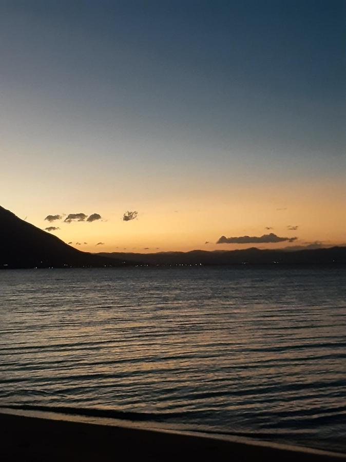 Pe Na Areia, Casa Na Praia De Frente Para O Mar Florianópolis Екстериор снимка